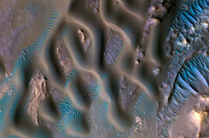Strange Mars dunes reveal where the wind blows on the Red Planet